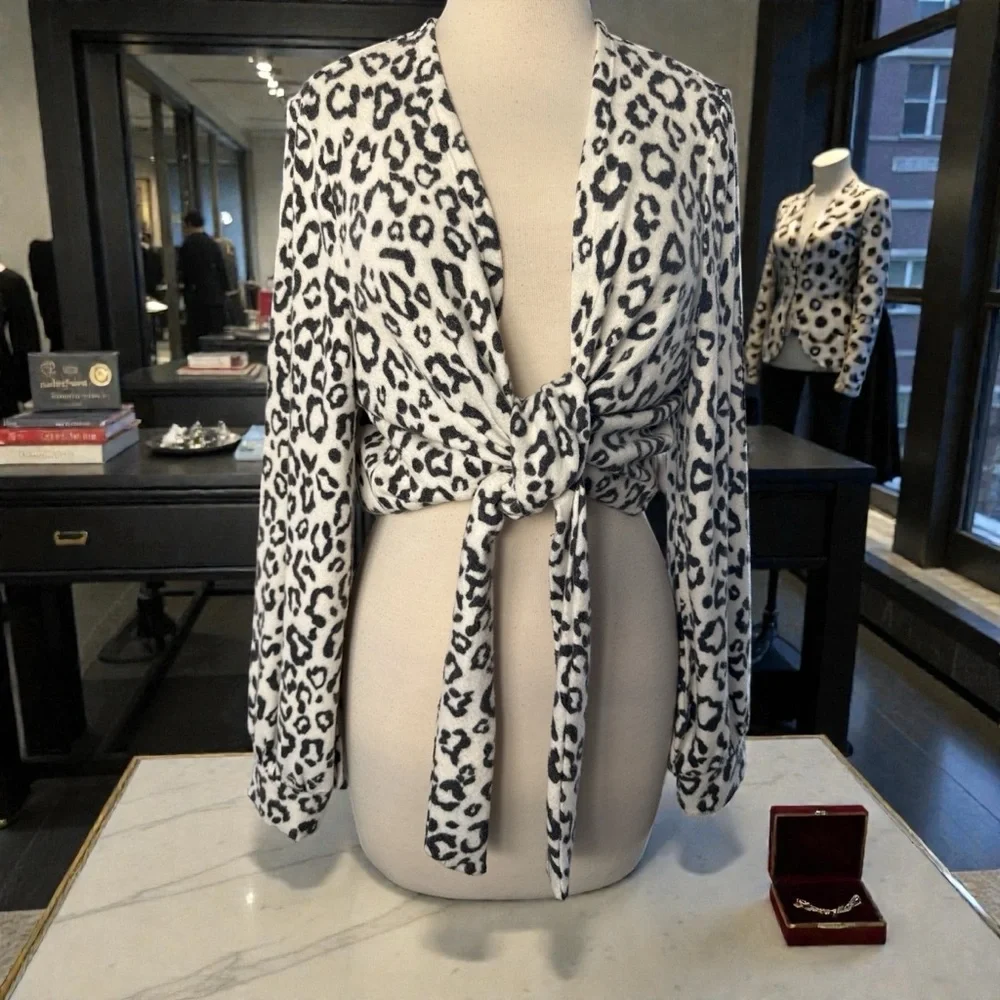 Chico’s‎ Tie Front Cardigan Size 1/M Black White Animal Print Open Front